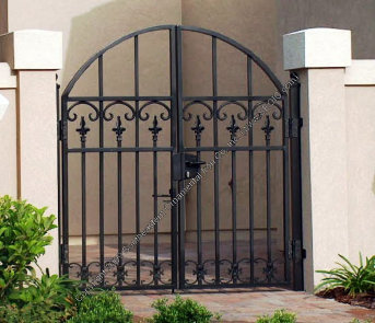 Courtyard Gates, Walk through the courtyard, walk gates, garden gate courtyard gates image