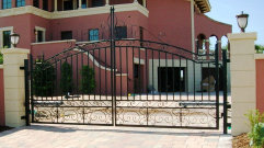 Custom Aluminum Driveway Gate (#VG-12)